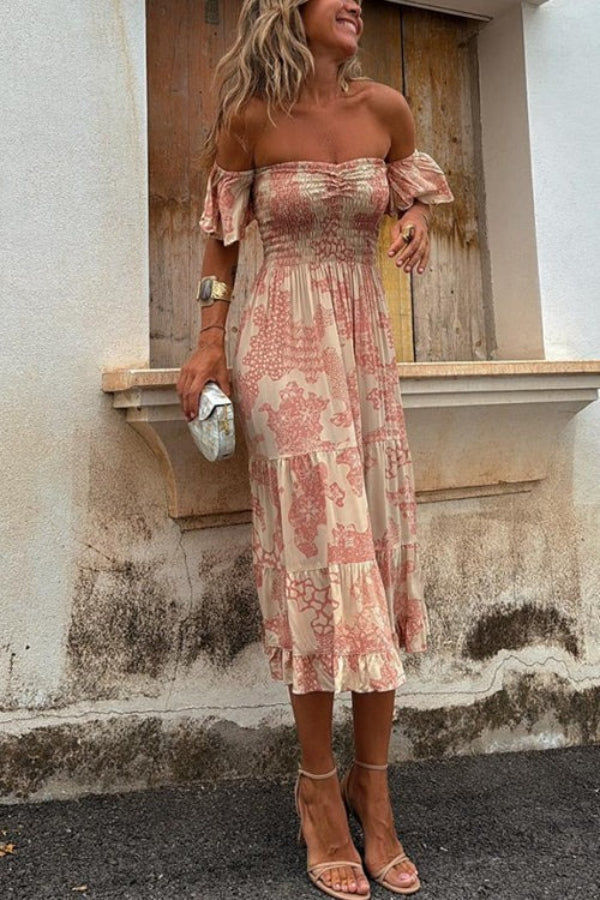 Deslumbra | Vestido midi de capas con estampado único, hombros descubiertos, fruncido y mangas con volantes