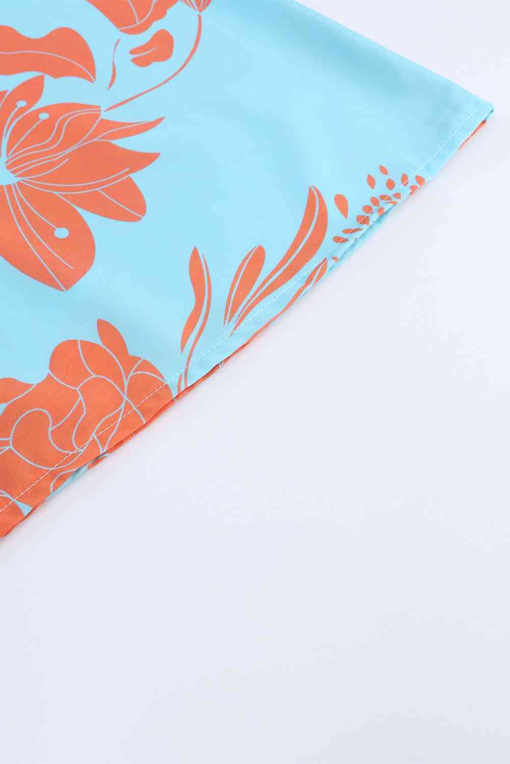 Deslumbra | Vestido estampado con escote en V y cintura ajustable con cordón