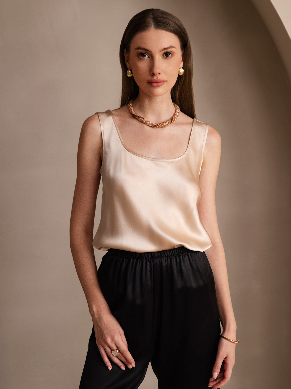 Deslumbra | Top de tirantes de seda con escote redondo