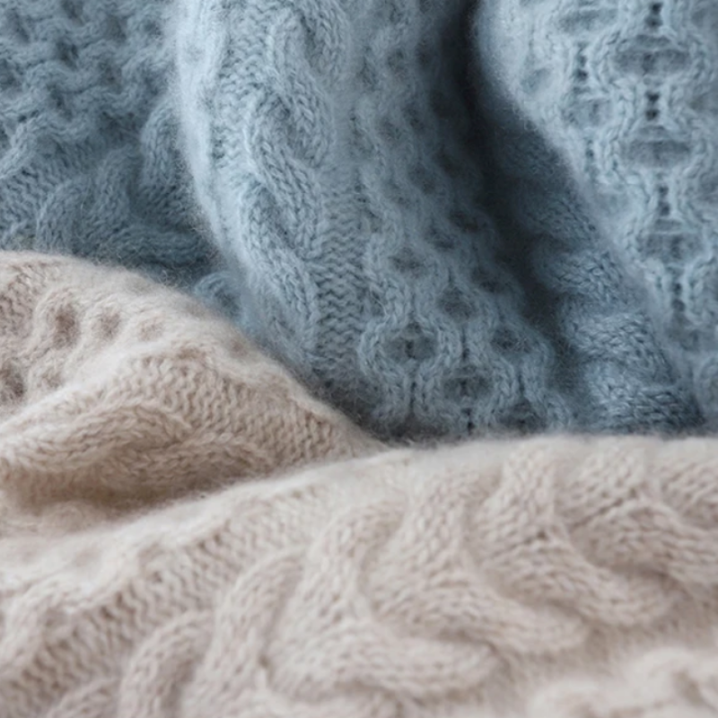 Out-Shine | Luxury Cashmere Turtleneck with Checkered Pattern