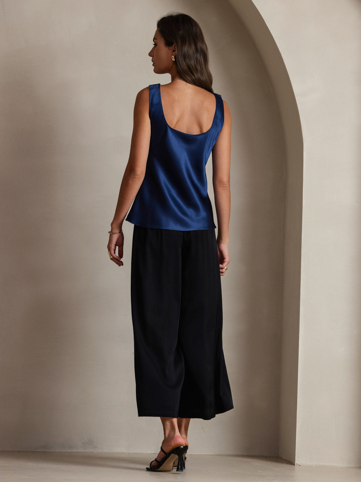 Deslumbra | Top de tirantes de seda con escote redondo