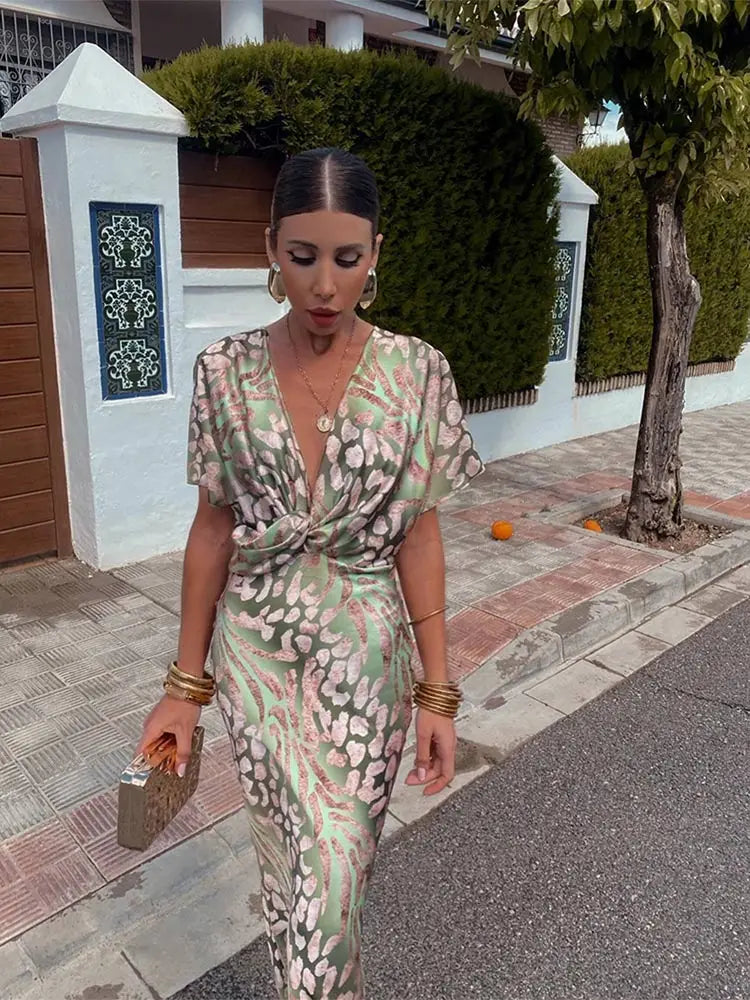 Deslumbra | Vestido largo de mujer con escote hueco y mangas acampanadas