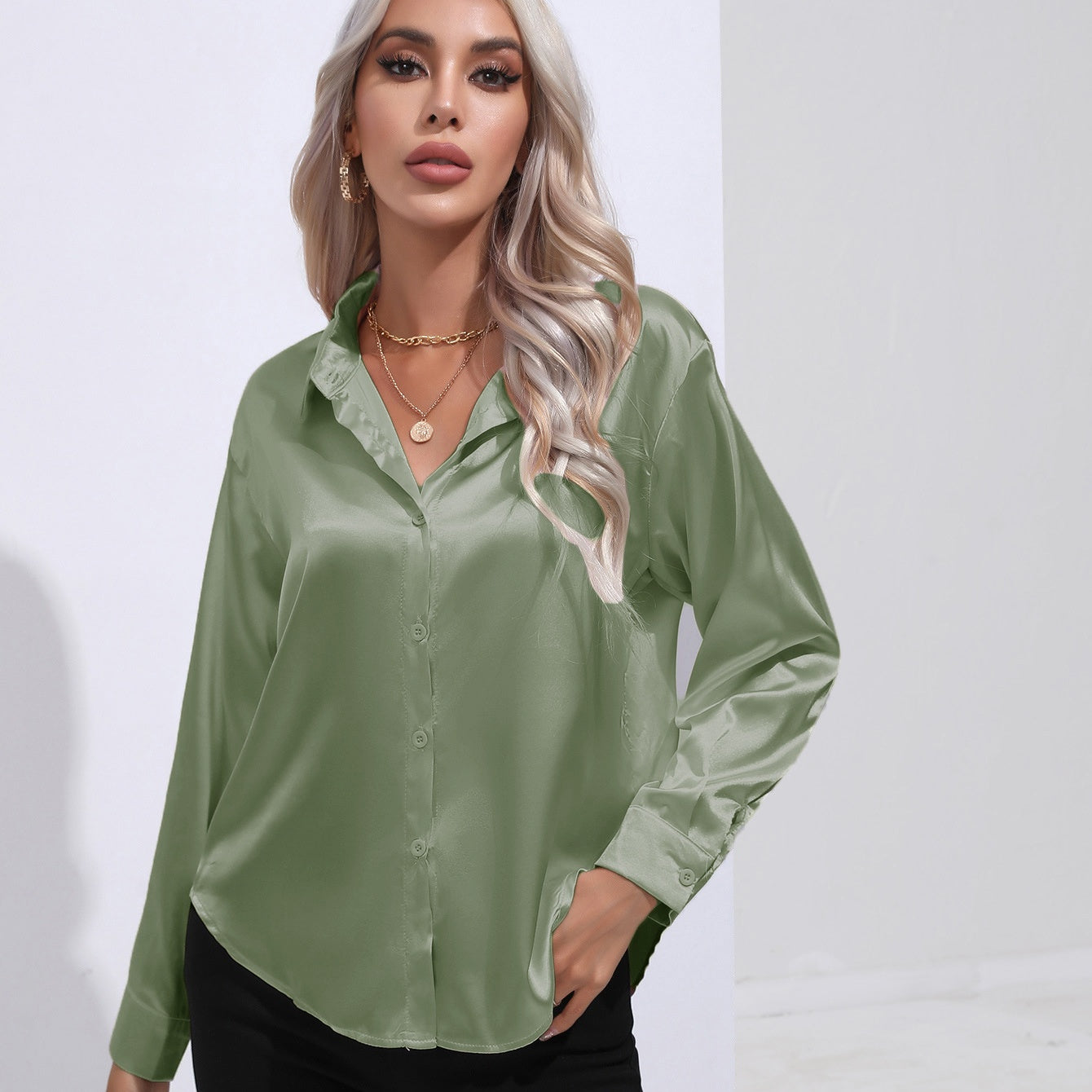 Deslumbra | Elegante camisa de terciopelo entallada para mujer