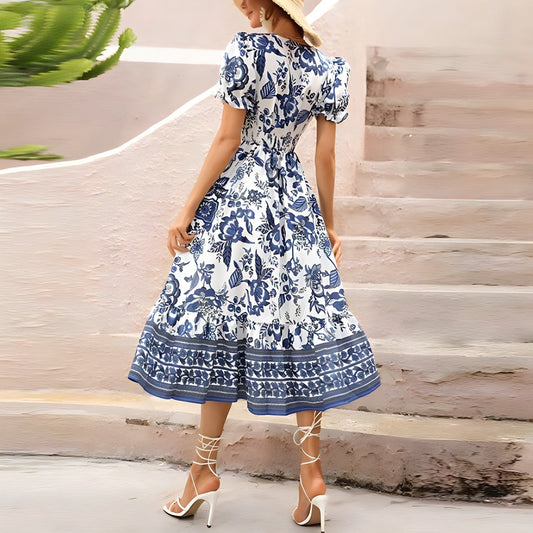 Deslumbra | Vestido negro con escote en V para ocasiones románticas