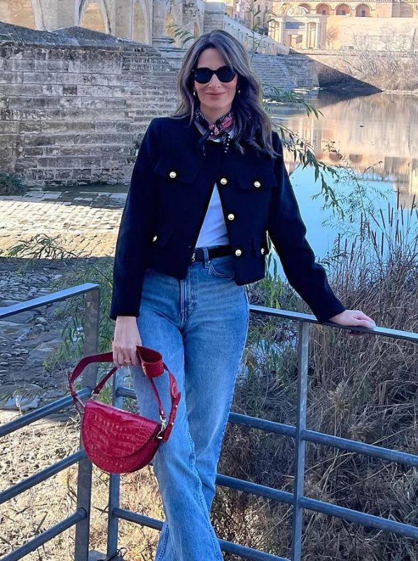 Deslumbra | Blazer corto abotonado de moda