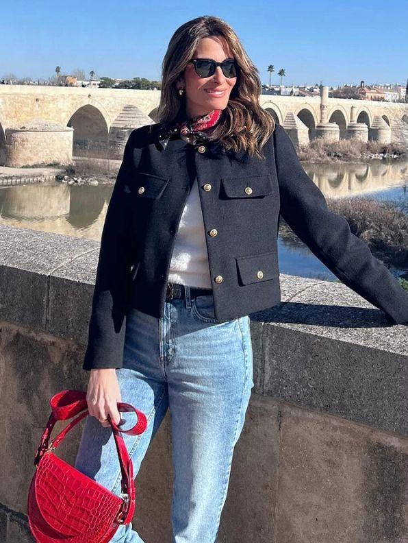 Deslumbra | Blazer corto abotonado de moda