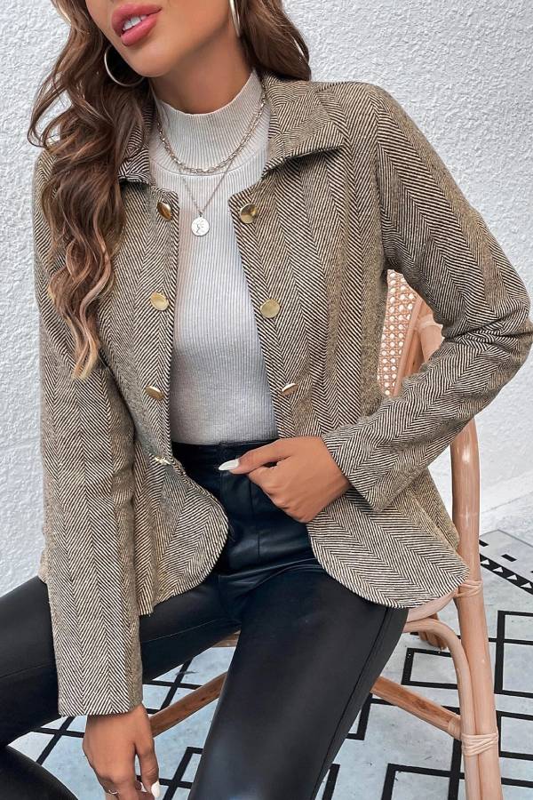 Brillar con luz propia | Blazer cruzado entallado con volantes jacquard 