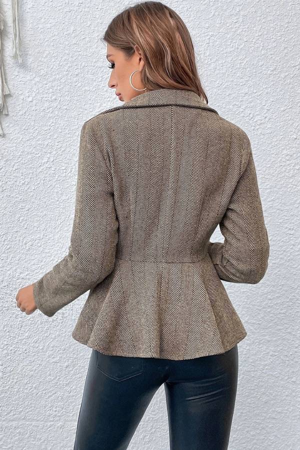 Brillar con luz propia | Blazer cruzado entallado con volantes jacquard 