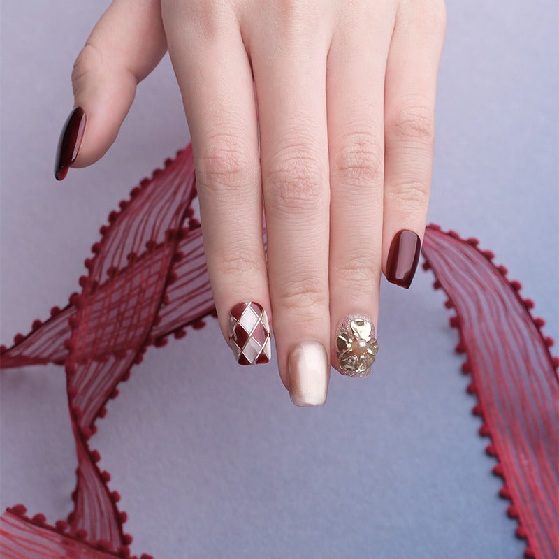 Out-Shine | Moonlight Rose, Luxurious and Noble Diamond Pattern Nails