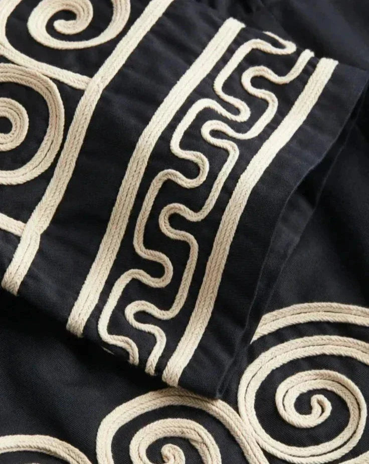 Deslumbra | Vestido corto con mangas largas 